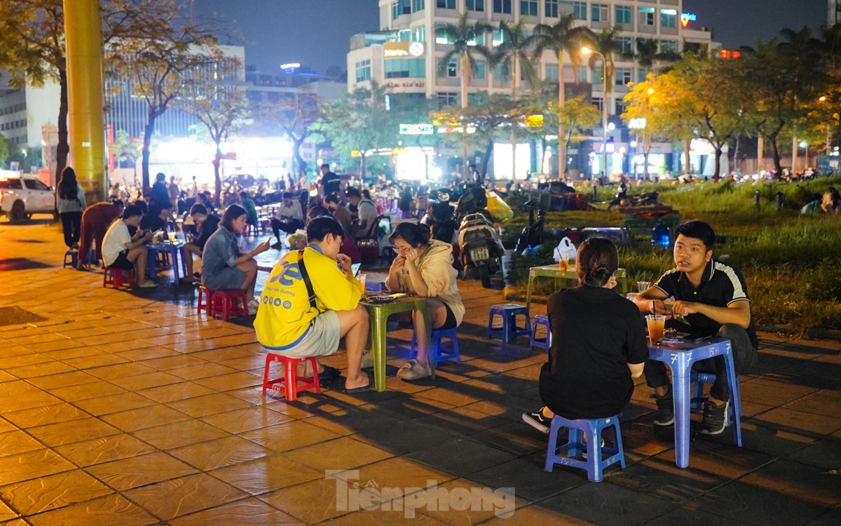 Cận cảnh hiện trạng xuống cấp của Công viên hồ điều hòa Mai Dịch - 16