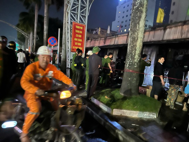 Lửa cháy ngùn ngụt thiêu rụi cửa hàng bán văn phòng phẩm ở Thanh Hoá - 2