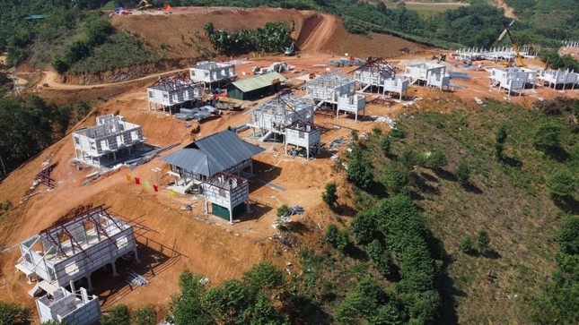 Những mái nhà đầu tiên ở khu tái định cư Làng Nủ - 2