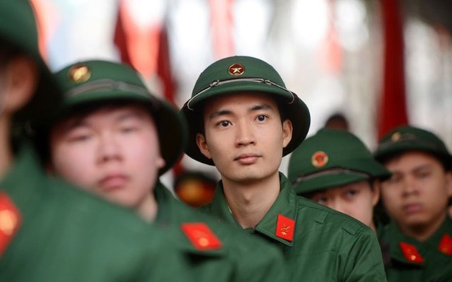 Theo Luật Nghĩa vụ quân sự 2015, thời hạn phục vụ tại ngũ trong thời bình của hạ sĩ quan, binh sĩ là 24 tháng. Ảnh minh họa: TL