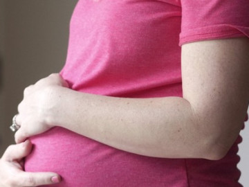 Nhức đầu, phù chân 3 tháng cuối thai kỳ là hiện tượng bình thường hay bệnh lý nguy hiểm?