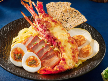 Mì Quảng tôm hùm giá 800.000 đồng ở Đà Nẵng