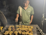 Lifestyle - Đặc sản ở Hải Phòng vào mùa 'béo ú', khách nhìn sợ, ăn lại khen ngon