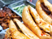 Lifestyle - Xe bánh mì tí hon hơn 20 năm vẫn đông khách ở chợ Đồng Xuân