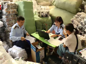 Phát hiện hơn 10.000 sản phẩm thời trang giả mạo nhãn hiệu trong ngôi nhà lắp camera cảnh giới