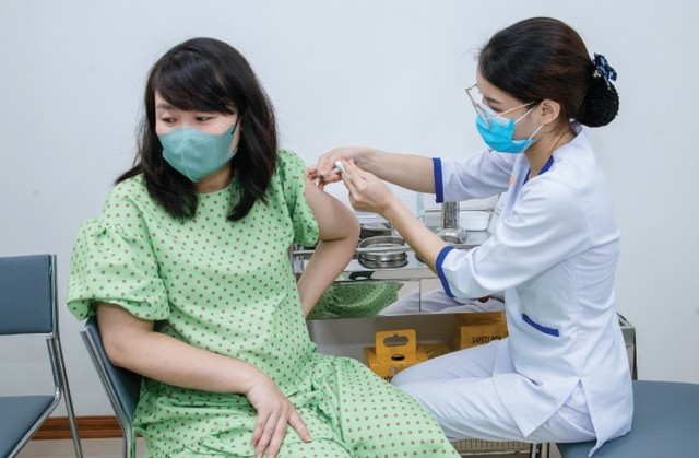 Phụ nữ mang thai nên tiêm phòng cúm để giảm nguy cơ biến chứng nặng.