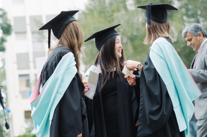 Sinh viên Đại học Monash, Australia, - trường top 29 thế giới về ngành Y khoa theo xếp hạng THE 2024, trong ngày tốt nghiệp, tháng 9/2023. Ảnh: Monash University Fanpage