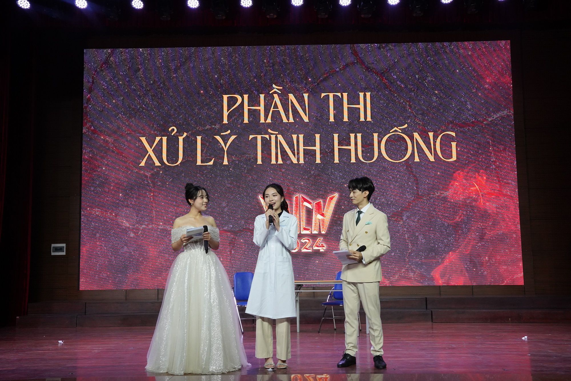 Thủ khoa ngành Răng Hàm Mặt thành amp;#34;Sinh viên của nămamp;#34; ở Y Hà Nội - 2