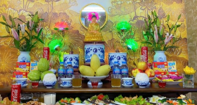 Rằm tháng Mười là thời điểm giao tiếp linh ứng với thế giới tâm linh, trong đó có Tổ tiên nhà mình. Ảnh internet