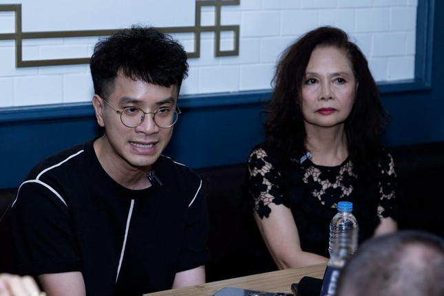 Đạo diễn Phạm Ngọc Lân và NSND Minh Châu tại buổi gặp gỡ báo chí.