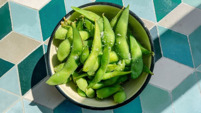 Edamame là món ăn quen thuộc trong thực đơn của người Nhật.