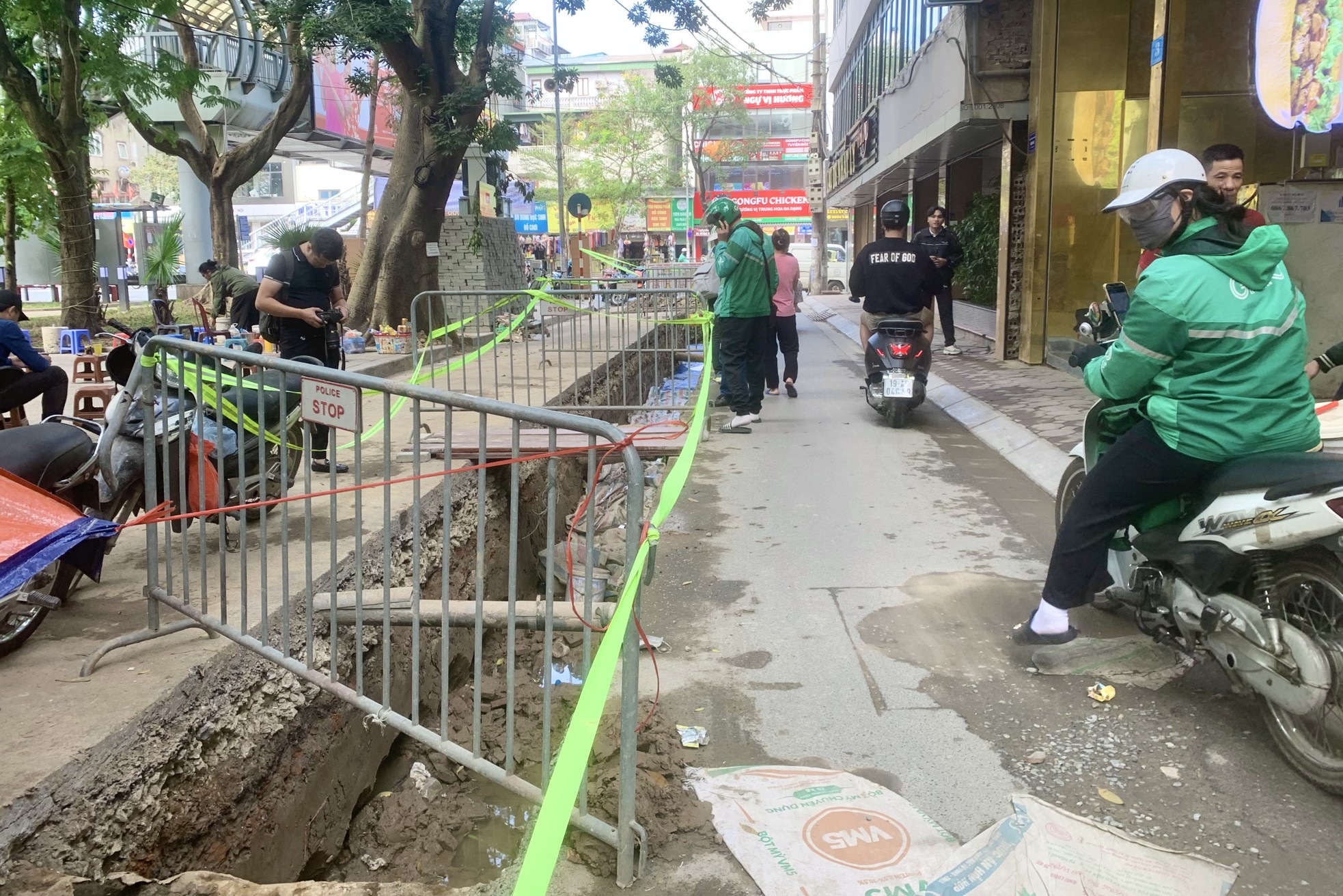 Công nhân ở đây cho biết, các bộ hài cốt đầu tiên được phát hiện khoảng 10 ngày trước đây.