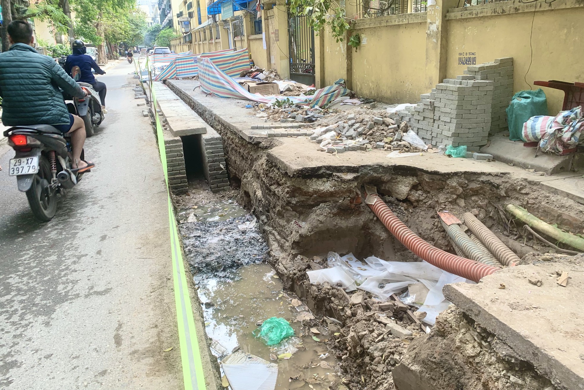 Hiện trường phát hiện 150 bộ hài cốt ở Hà Nội - 4