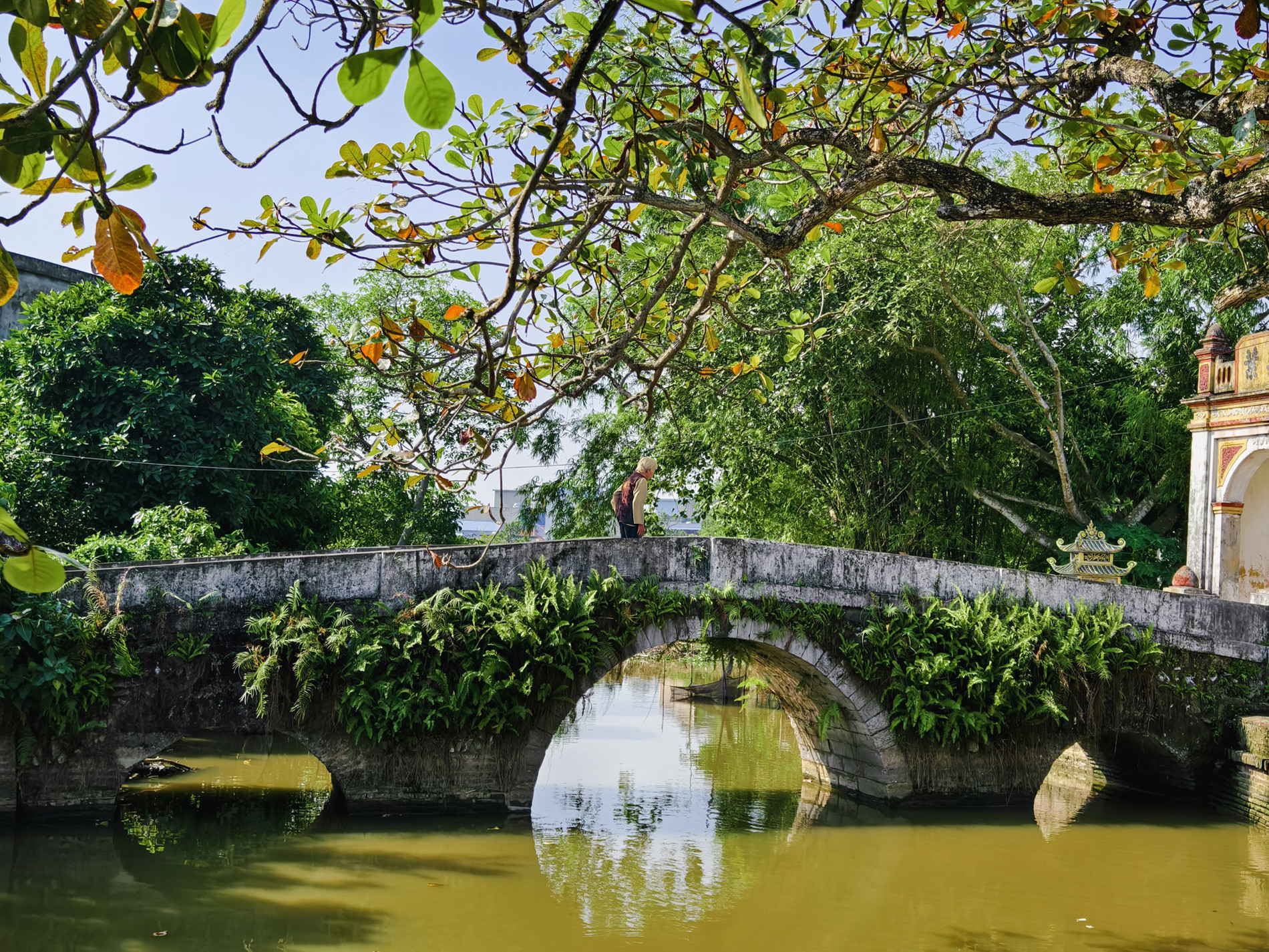 Stone arch bridge next to the South Gate