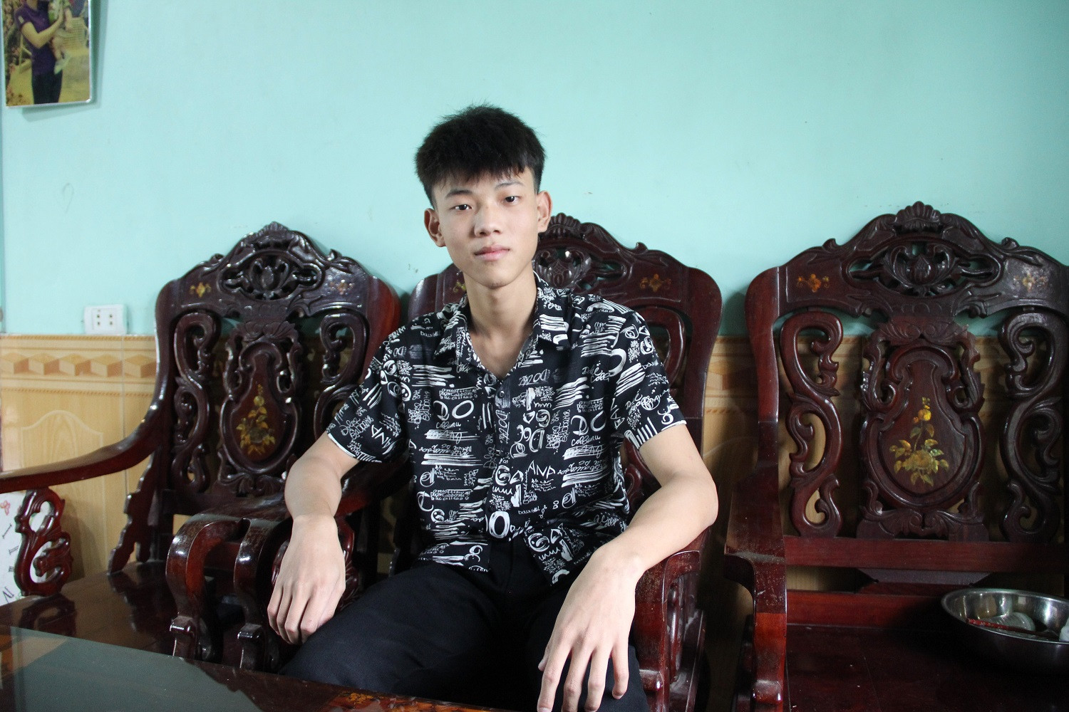 Bố mẹ mất sớm, Trung trải qua tuổi thơ thiệt thòi. Ảnh: Việt Hòa