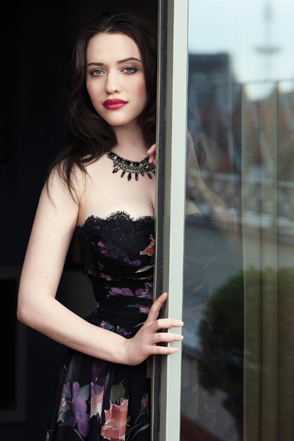 Kat Dennings sinh năm 1986, hiện tại đã 38 tuổi. Nữ diễn viên người Mỹ được mệnh danh là một trong những nữ thần sắc đẹp của điện ảnh Hollywood đương đại. Cô từng nổi tiếng với khán giả Việt khi vào vai diễn viên nhí trong phim Sex and the City.