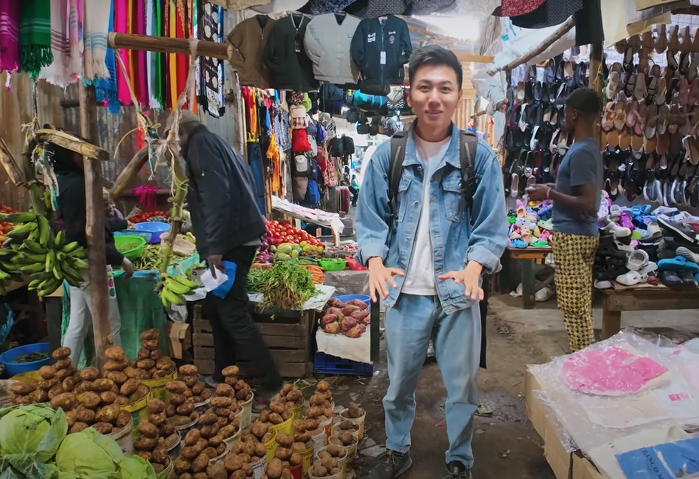 YouTuber Khoai lang thang ghé thăm chợ ở khu ổ chuột Kibera