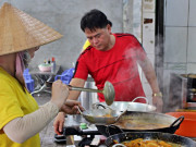 Lifestyle - Quán cơm độc đáo ở TP.HCM, anh chủ nấu 30 món mỗi ngày không cần nồi