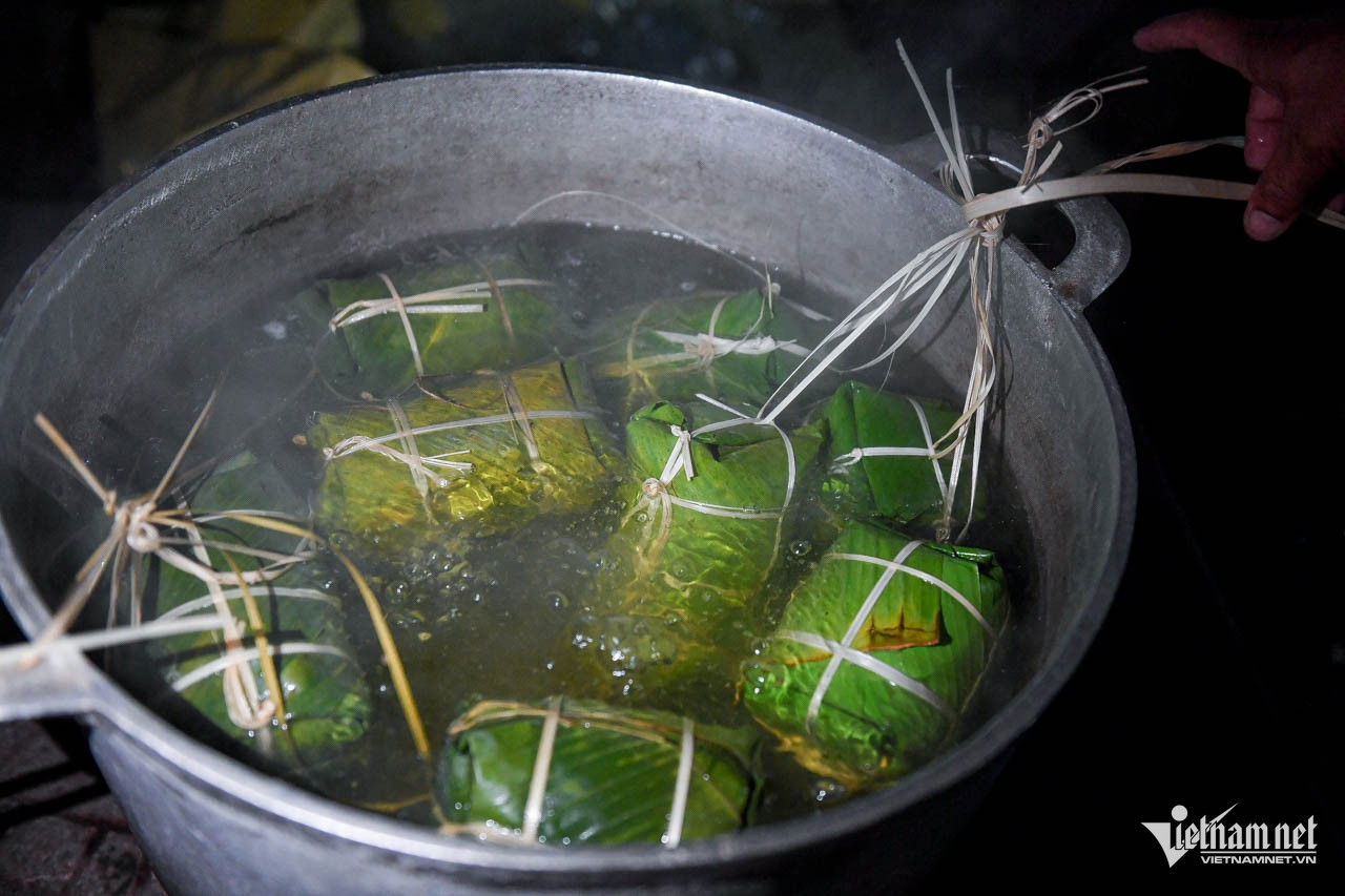 Du khách Hà Nội vây kín xem amp;#39;robot nấu phởamp;#39; tại Lễ hội Văn hóa Ẩm thực - 7