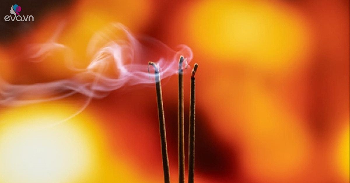 Thắp hương bao nhiêu nén trên bàn thờ là đúng?