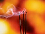 Nhà đẹp - Thắp hương bao nhiêu nén trên bàn thờ là đúng?