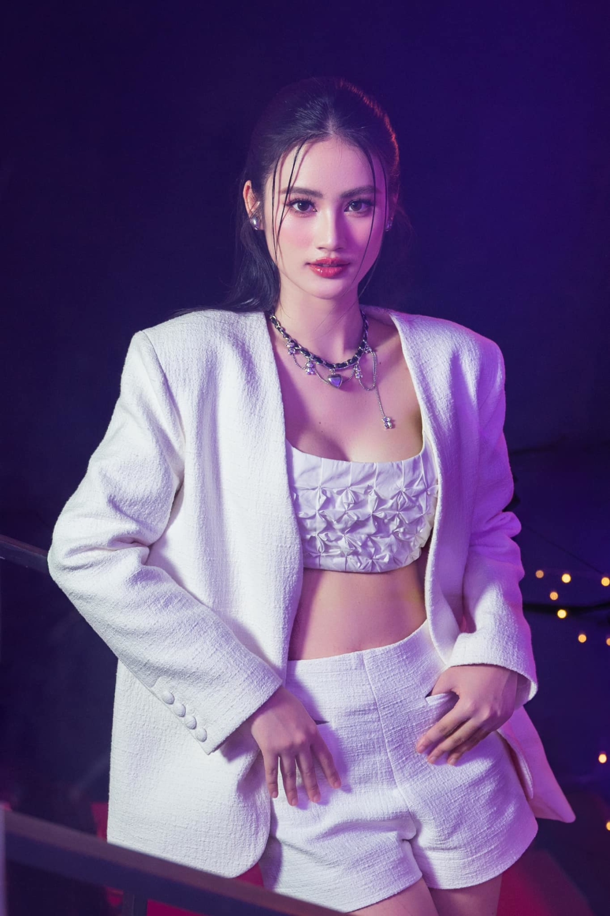 Crop top phối quần short cũng nằm trong lựa chọn yêu thích của Ý Nhi.