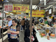 Lifestyle - Khu chợ 'dưới lòng đất' ở Hà Nội, khách cầm 50 nghìn đồng ăn loạt món ngon