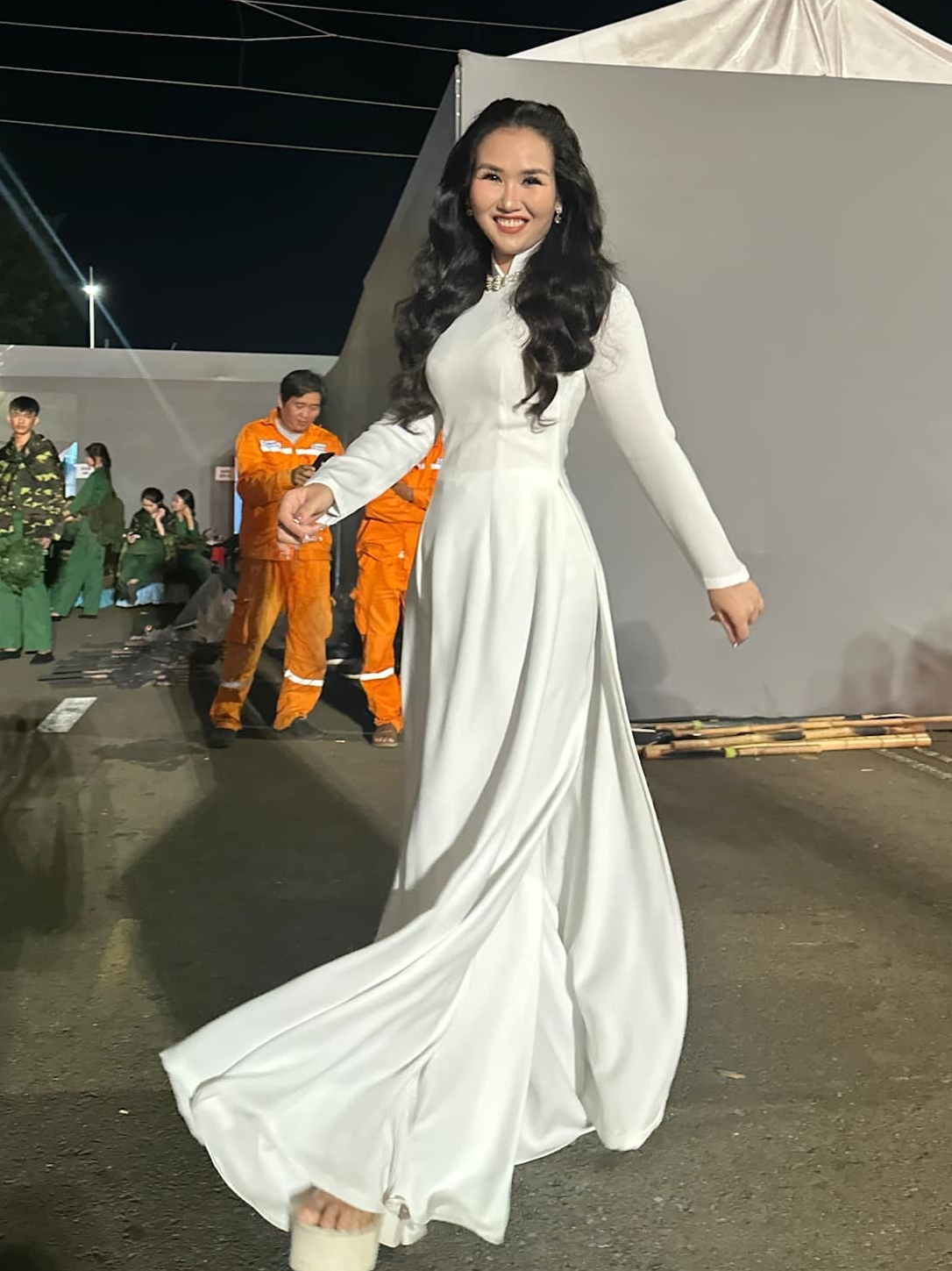 Võ Hạ Trâm amp;#34;bụng phẳng lìamp;#34; sau hai tháng sinh con - 1