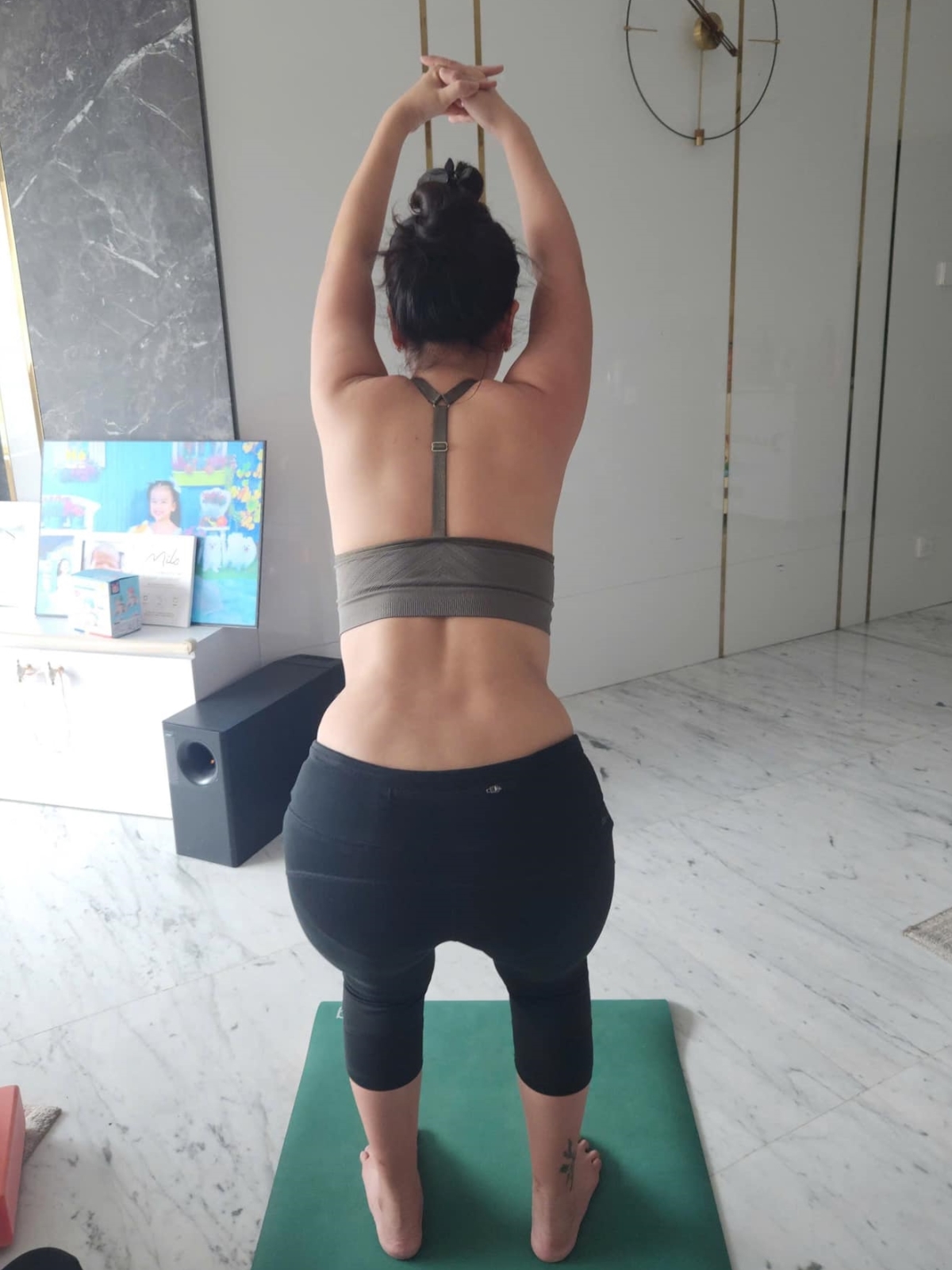 Võ Hạ Trâm amp;#34;bụng phẳng lìamp;#34; sau hai tháng sinh con - 4