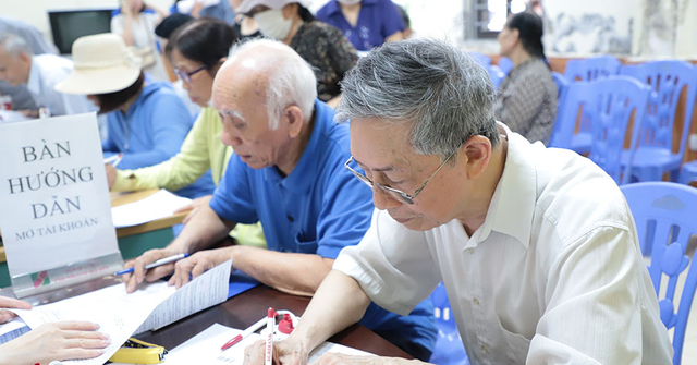 Từ năm 2025, tuổi nghỉ hưu trong điều kiện lao động bình thường của lao động nam là 61 tuổi 3 tháng và lao động nữ là 56 tuổi 8 tháng. Ảnh minh họa: TL