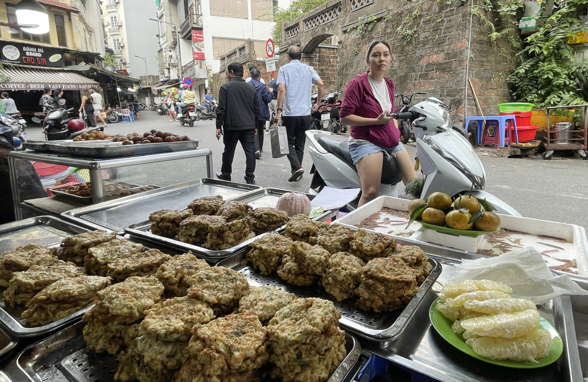 Hàng chả rươi truyền thống hơn 30 năm ở phố cổ - 9
