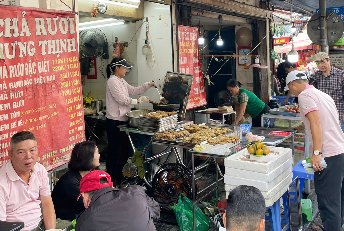 Hàng chả rươi truyền thống hơn 30 năm ở phố cổ - 10