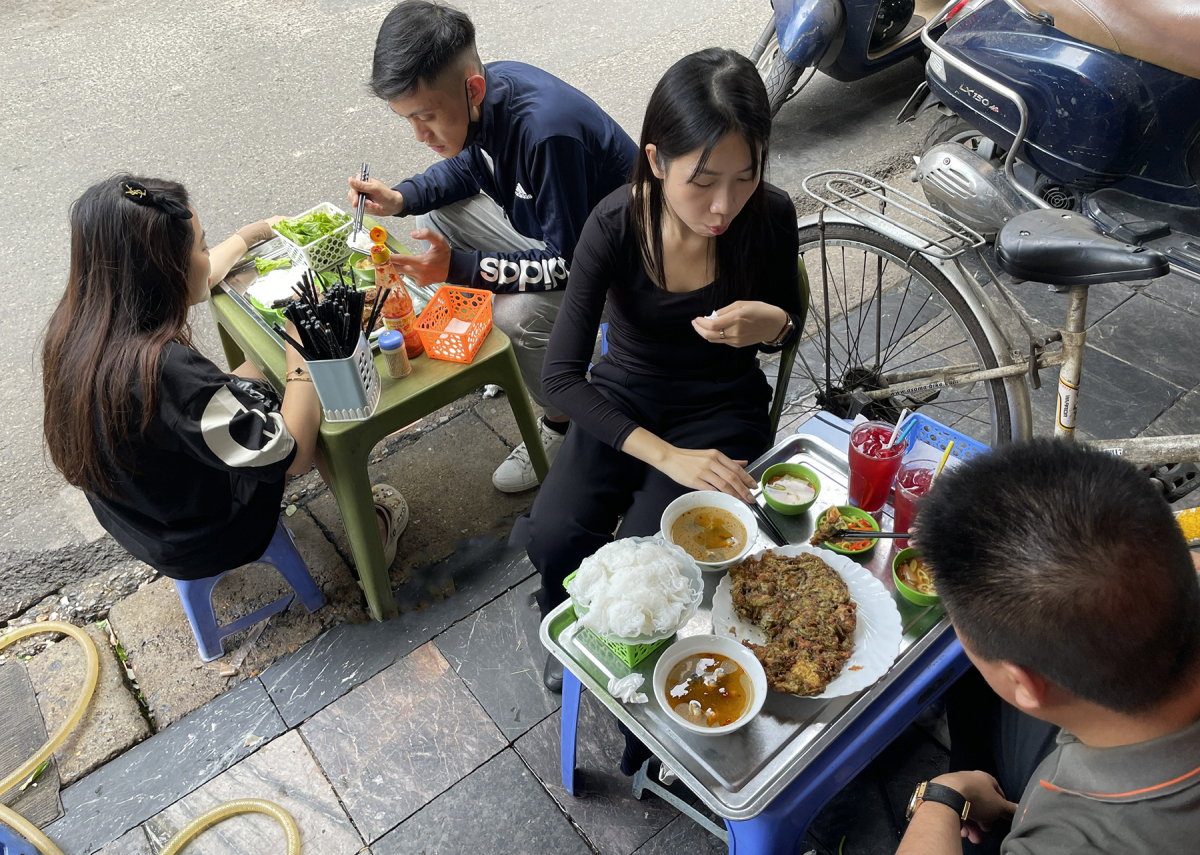 Hàng chả rươi truyền thống hơn 30 năm ở phố cổ - 8