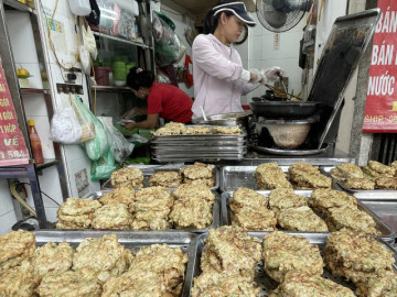 Hàng chả rươi truyền thống hơn 30 năm ở phố cổ