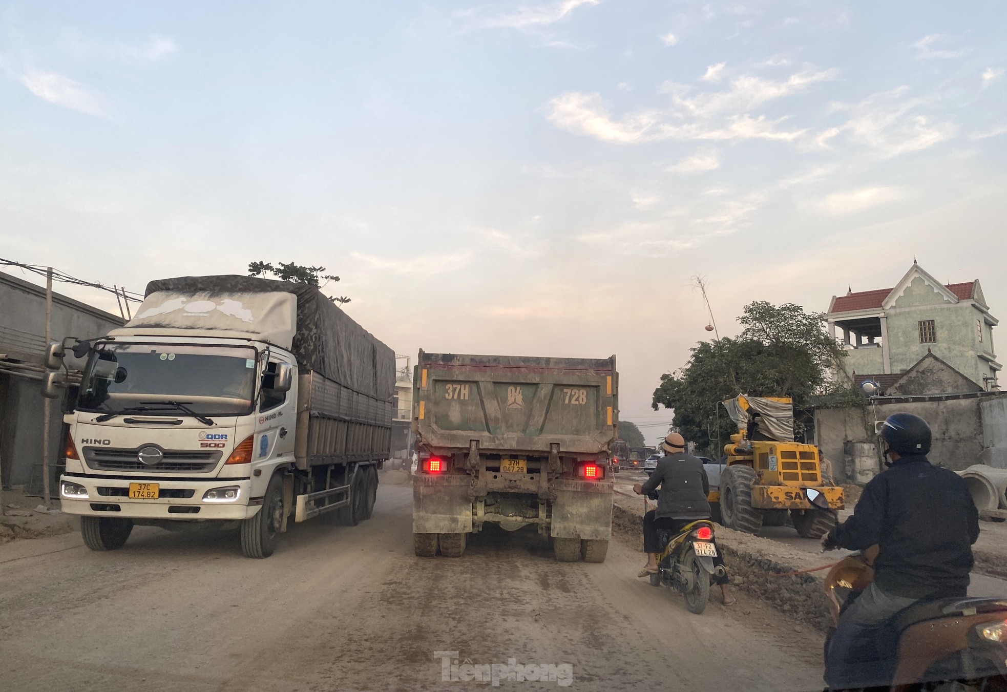 Bụi mù mịt trên công trường nghìn tỷ ở Nghệ An - 6