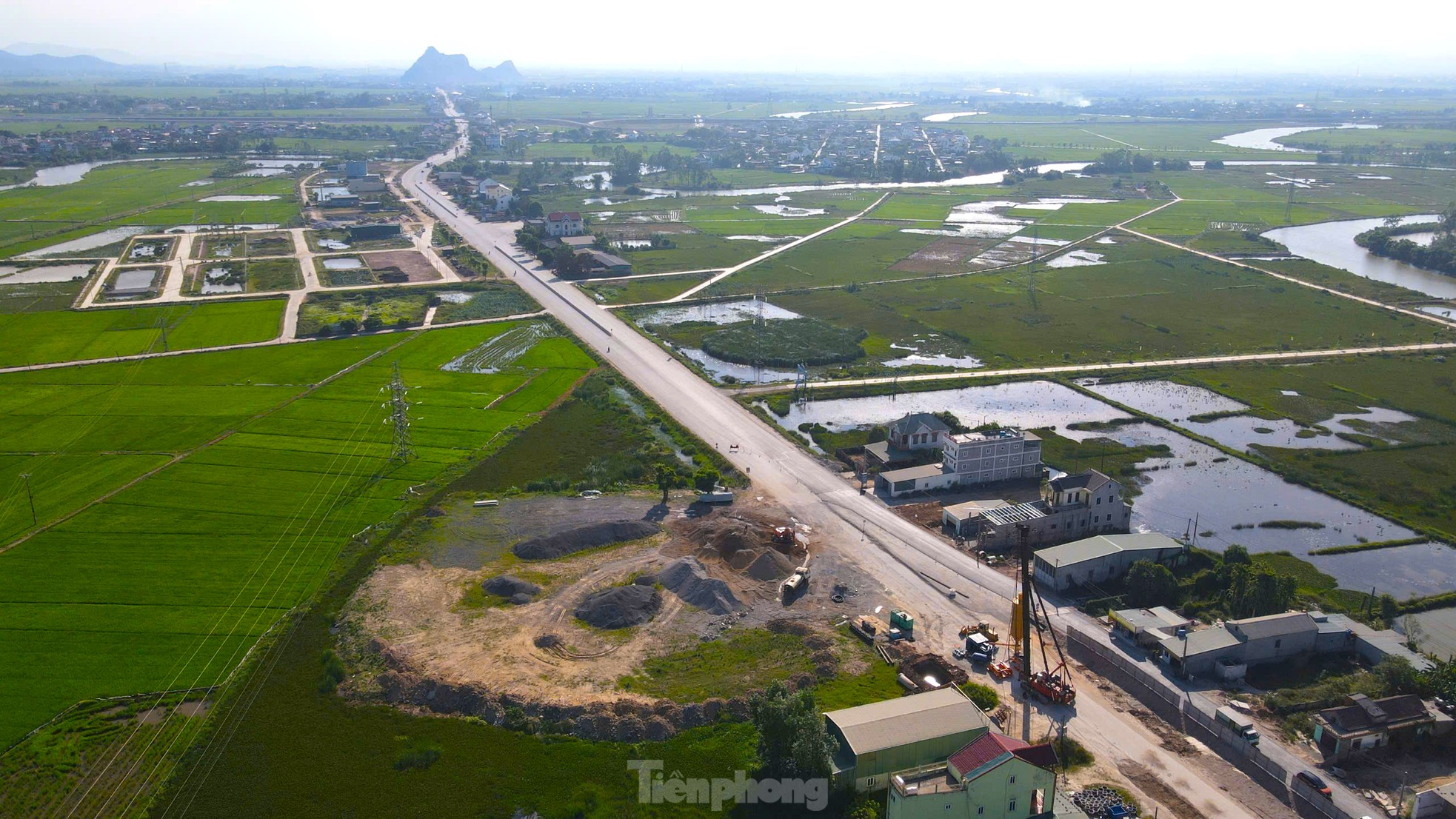 Dự án nâng cấp quốc lộ 7 được Bộ GTVT phê duyệt vào tháng 3/2022 và chính thức khởi công tháng 9/2022. Dự án có mức đầu tư hơn 1.300 tỉ đồng với tổng chiều dài 27,5km đi qua các huyện Diễn Châu, Yên Thành và Đô Lương của tỉnh Nghệ An. Dự án chia làm 3 gói thầu dự kiến hoàn thành vào cuối năm 2023. Tuy nhiên dự án chậm tiến độ, không thể hoàn thành theo kế hoạch.