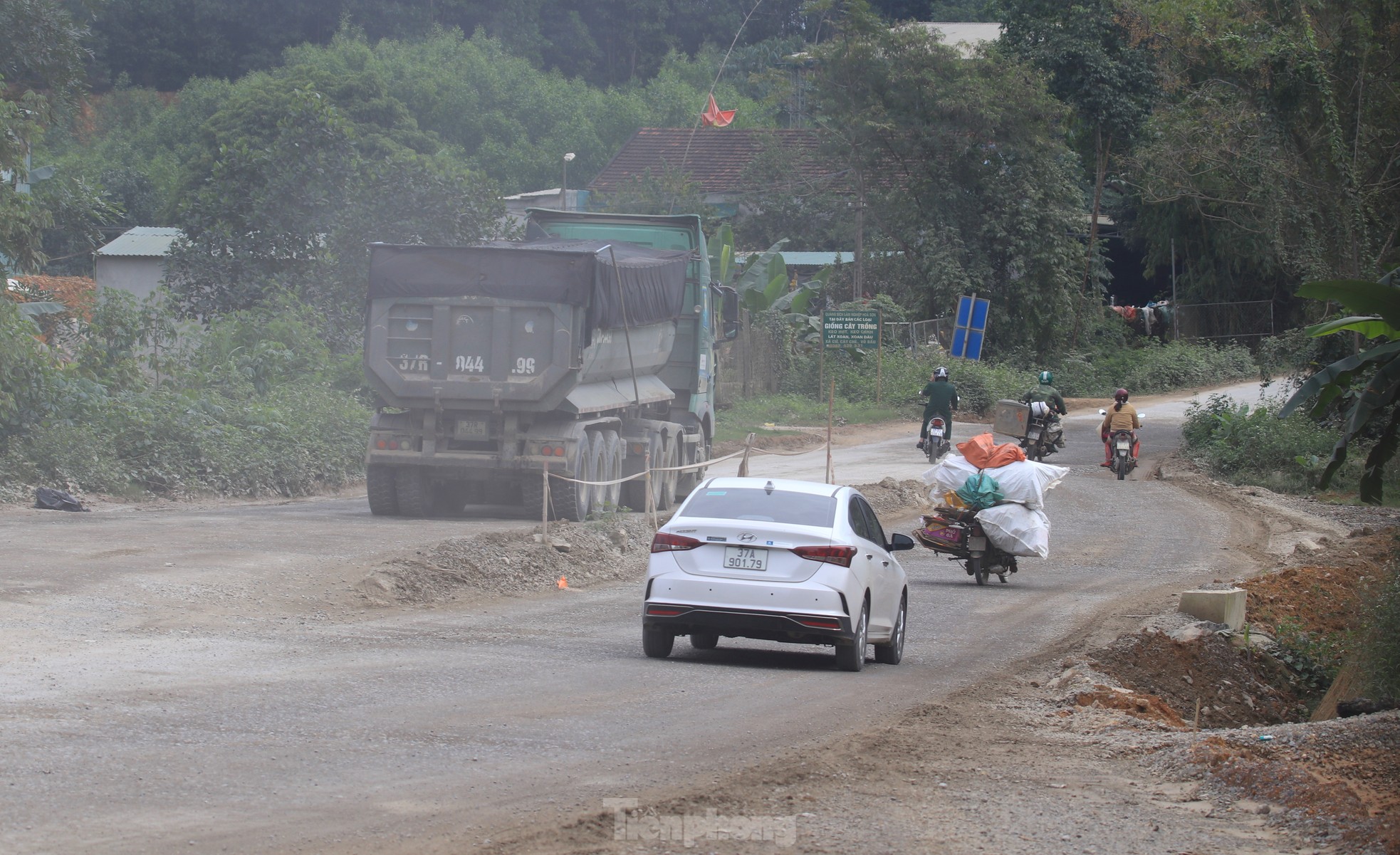 Bụi mù mịt trên công trường nghìn tỷ ở Nghệ An - 16
