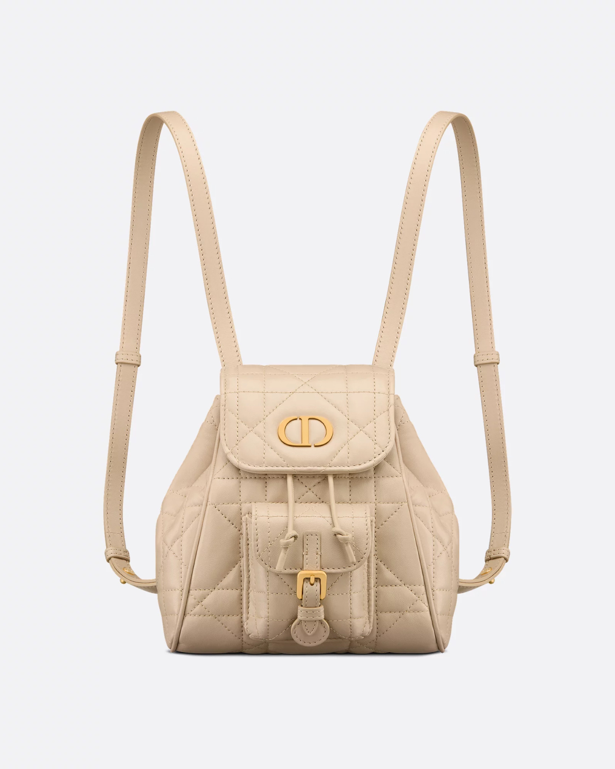 Thiết kế Small Dior Caro Backpack được thiết kế với họa tiết chần đặc trưng của Dior, đi cùng logo chữ CD nổi bật. Tại Việt Nam, mẫu ba lô được bán với giá 92 triệu đồng.