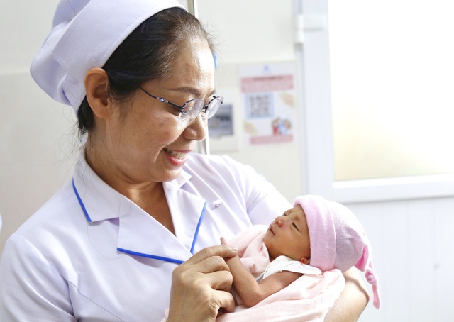 TPHCM đề xuất hỗ trợ 3 triệu đồng cho phụ nữ sinh đủ 2 con trước tuổi 35.