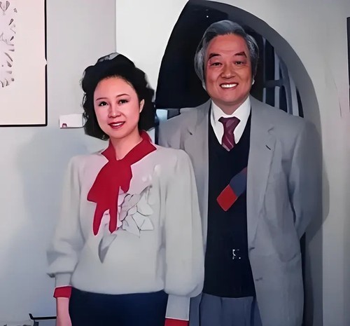 Quỳnh Dao luôn bị các con chồng trách móc. Nhưng nữ sĩ cho rằng họ giàu có dựa vào tài năng và công sức của bà.