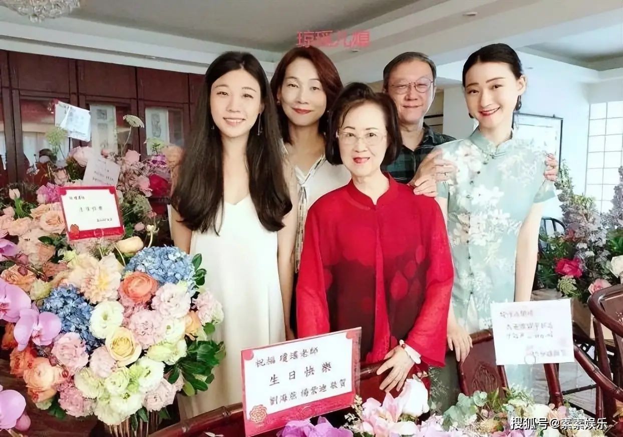 Quỳnh Dao và gia đình của con trai duy nhất Trần Trung Duy.