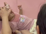 Tin tức - Phẫn nộ clip người phụ nữ bạo hành bé gái gây xôn xao mạng xã hội