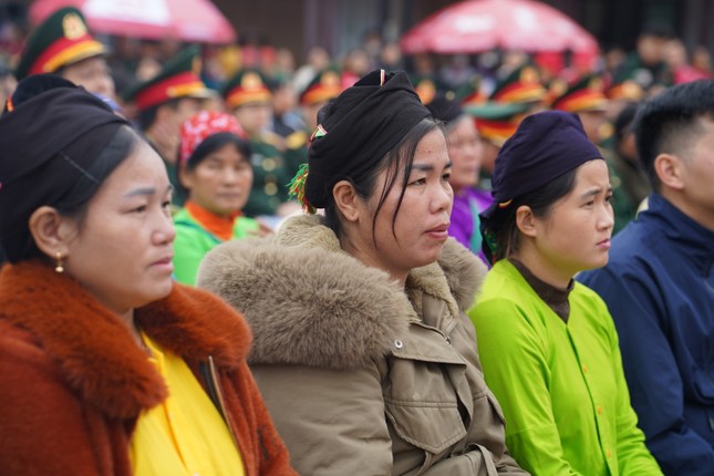 Phát biểu tại buổi lễ bàn giao, Chủ tịch UBND tỉnh Lào Cai Trịnh Xuân Trường nhấn mạnh, những ký ức về Làng Nủ sẽ còn ám ảnh nhiều người về mức độ tàn phá khốc liệt của thiên tai nhưng cũng là minh chứng sinh động về tình dân tộc, nghĩa đồng bào khi cả hệ thống chính trị, đồng bào cả nước chung tay giúp người dân nơi đây vượt qua khó khăn.