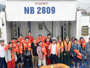 Tin tức - Cứu 14 người trên tàu hàng bị sóng đánh chìm ở biển Bình Định