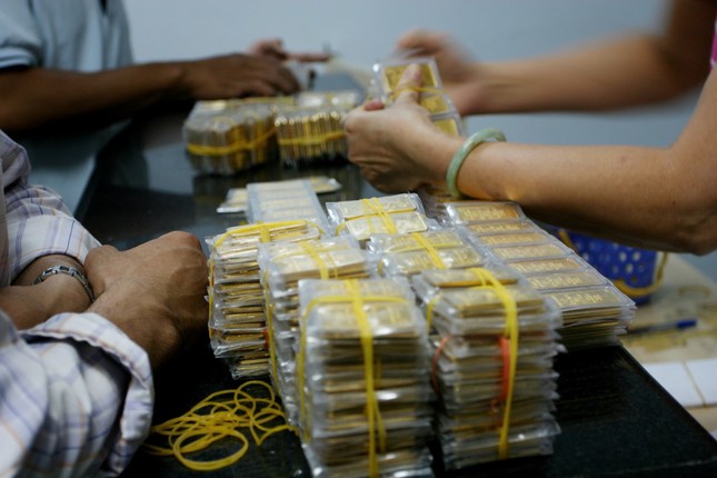 Giá vàng miếng SJC giảm mạnh gần 2 triệu đồng/lượng sau 1 tuần (ảnh: Như Ý).