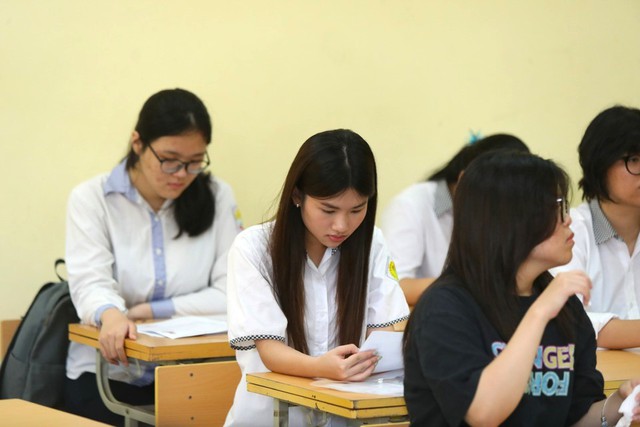 Bộ GDamp;ĐT quy định các vật dụng thí sinh được mang và không được mang vào phòng thi tốt nghiệp THPT 2025.