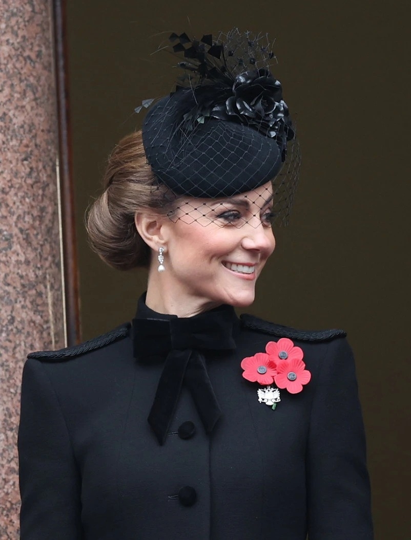 Vương phi Kate Middleton theo đuổi mốt nơ - 3