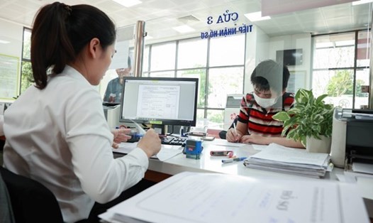 Từ 1/1/2025, cán bộ, công chức ở Hà Nội có thể được tăng thu nhập. Ảnh minh họa: TL