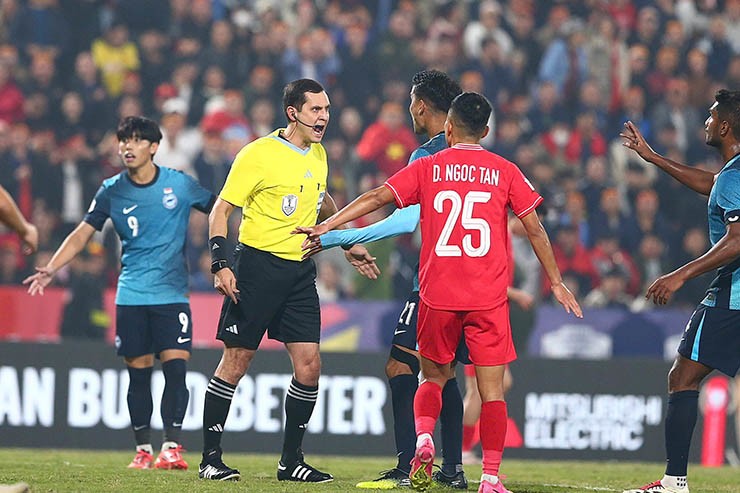 ĐT Việt Nam đấu Singapore: Ngỡ ngàng 3 tình huống VAR, penalty xác đáng - 4