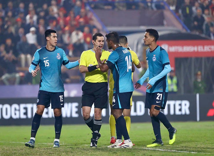 ĐT Việt Nam đấu Singapore: Ngỡ ngàng 3 tình huống VAR, penalty xác đáng - 6